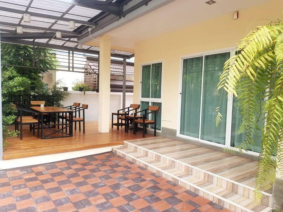#3bed #4bath Close To Unity School And Airport *