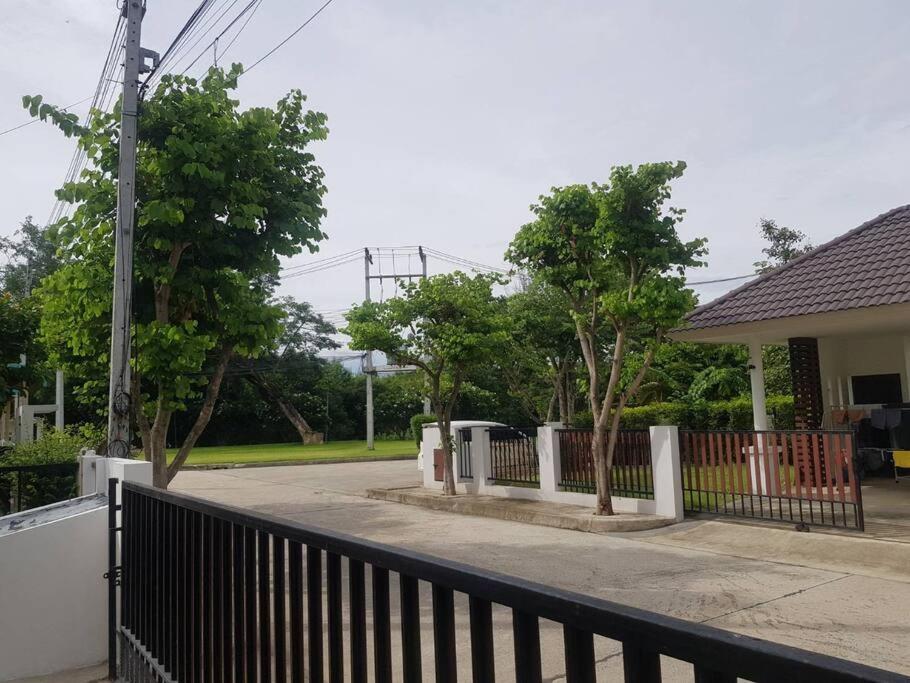 #3bed #4bath Close To Unity School And Airport *