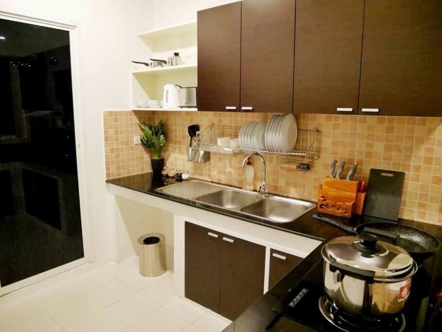 #3bed #4bath Close To Unity School And Airport *